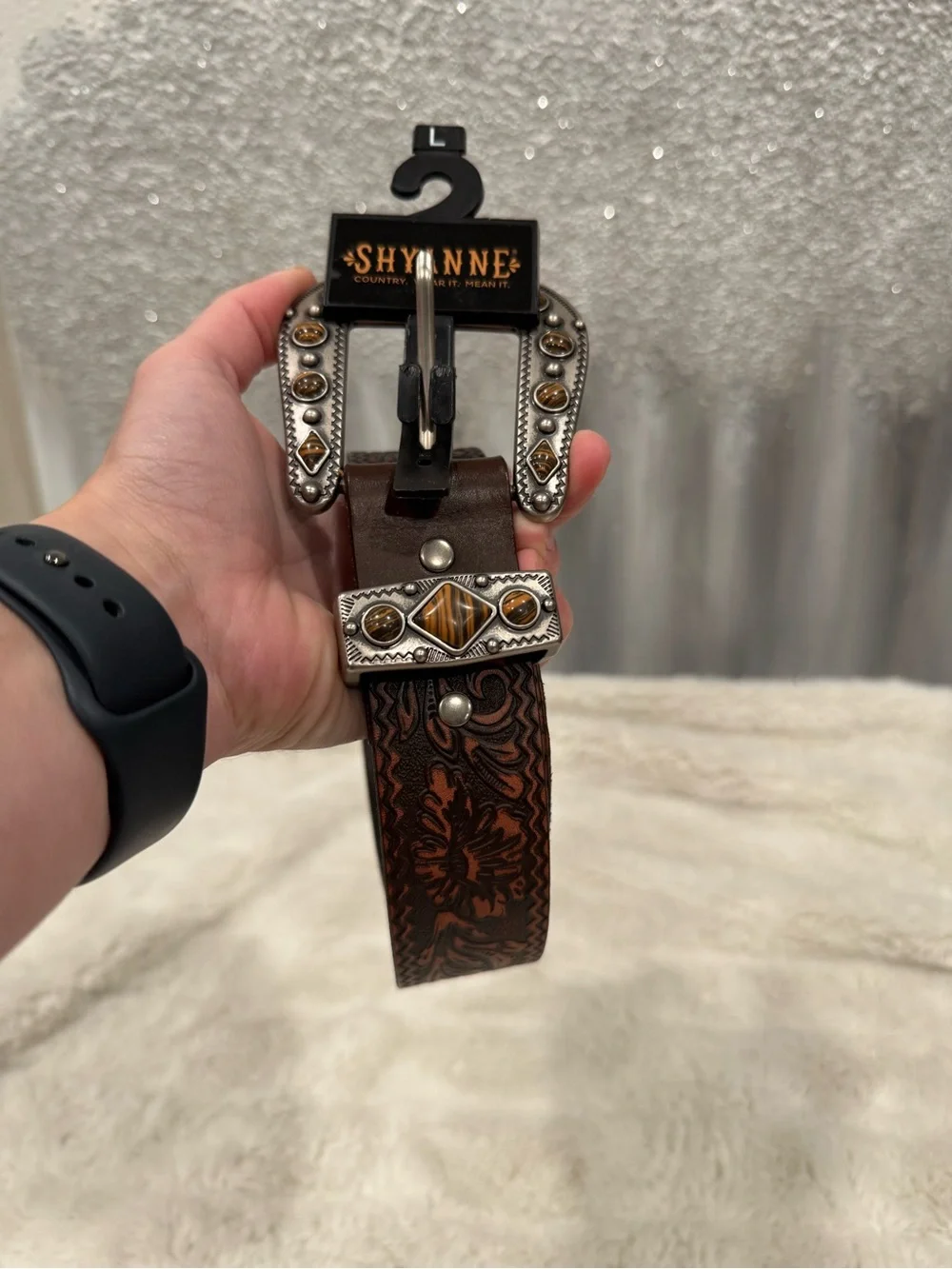 NWT Shyanne Women’s Tooled Cross Leather Belt - Picture 4 of 8